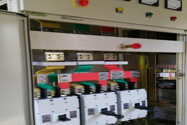 国营西培农场配电柜-了解变频器配电柜的操作步骤做到更